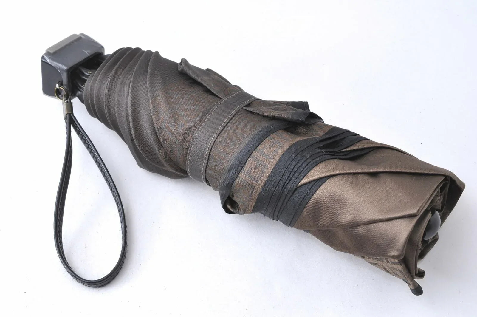 fendi_zucca_umbrella_brown96499832589152 - zeitlos.