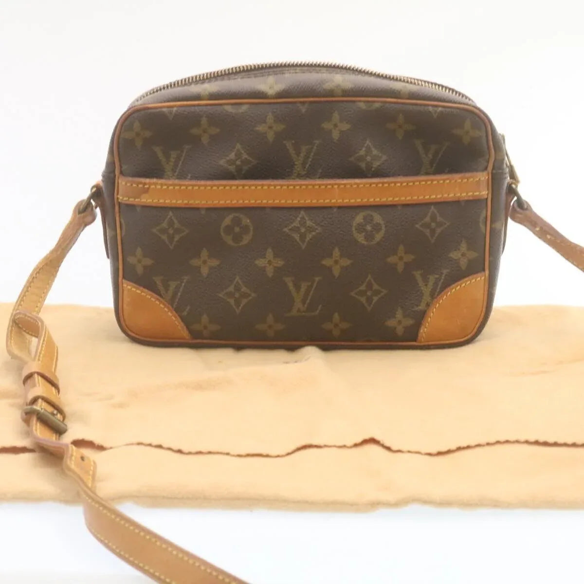 louis_vuitton_trocadero_crossbody_bag96566292974439 - zeitlos.