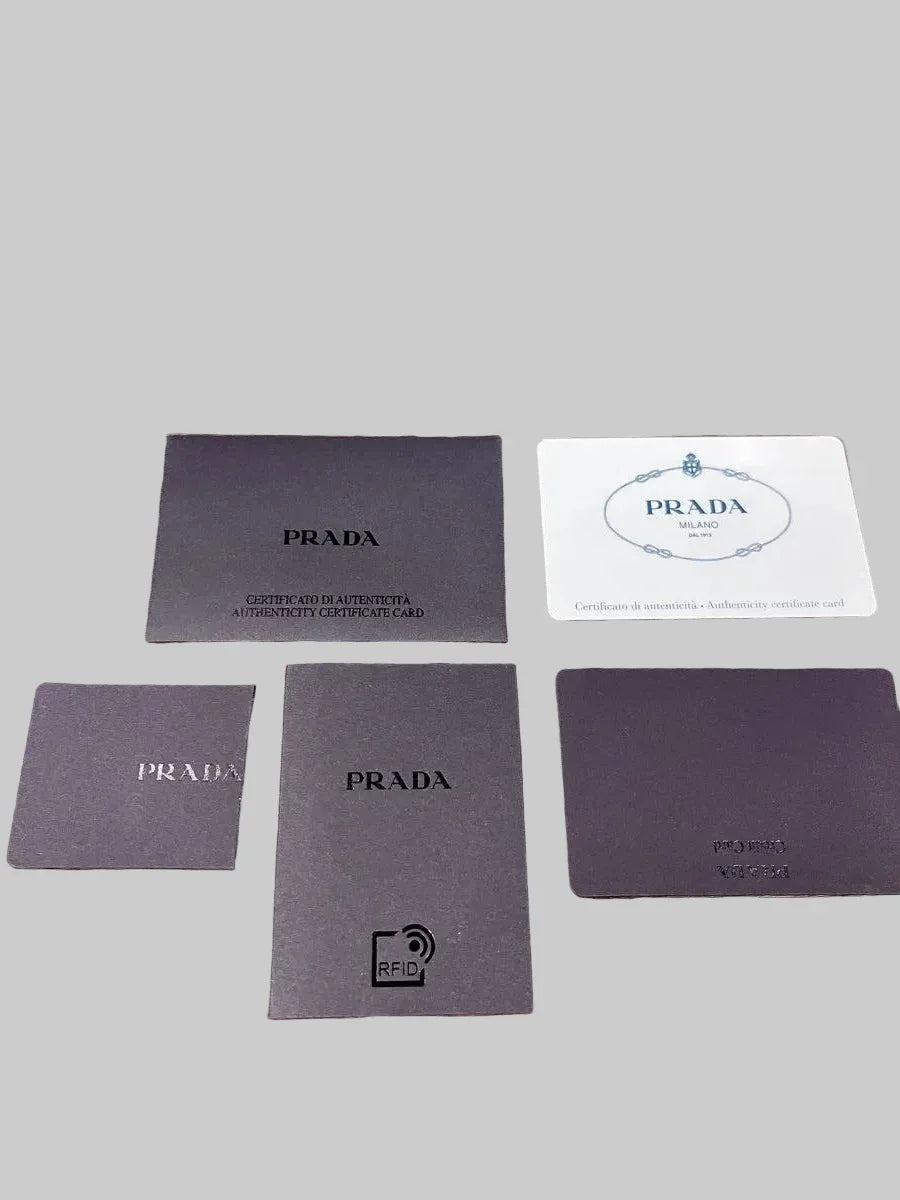 prada_saffiano_leather_card_case_bicolour_navy99694095240033 - zeitlos.