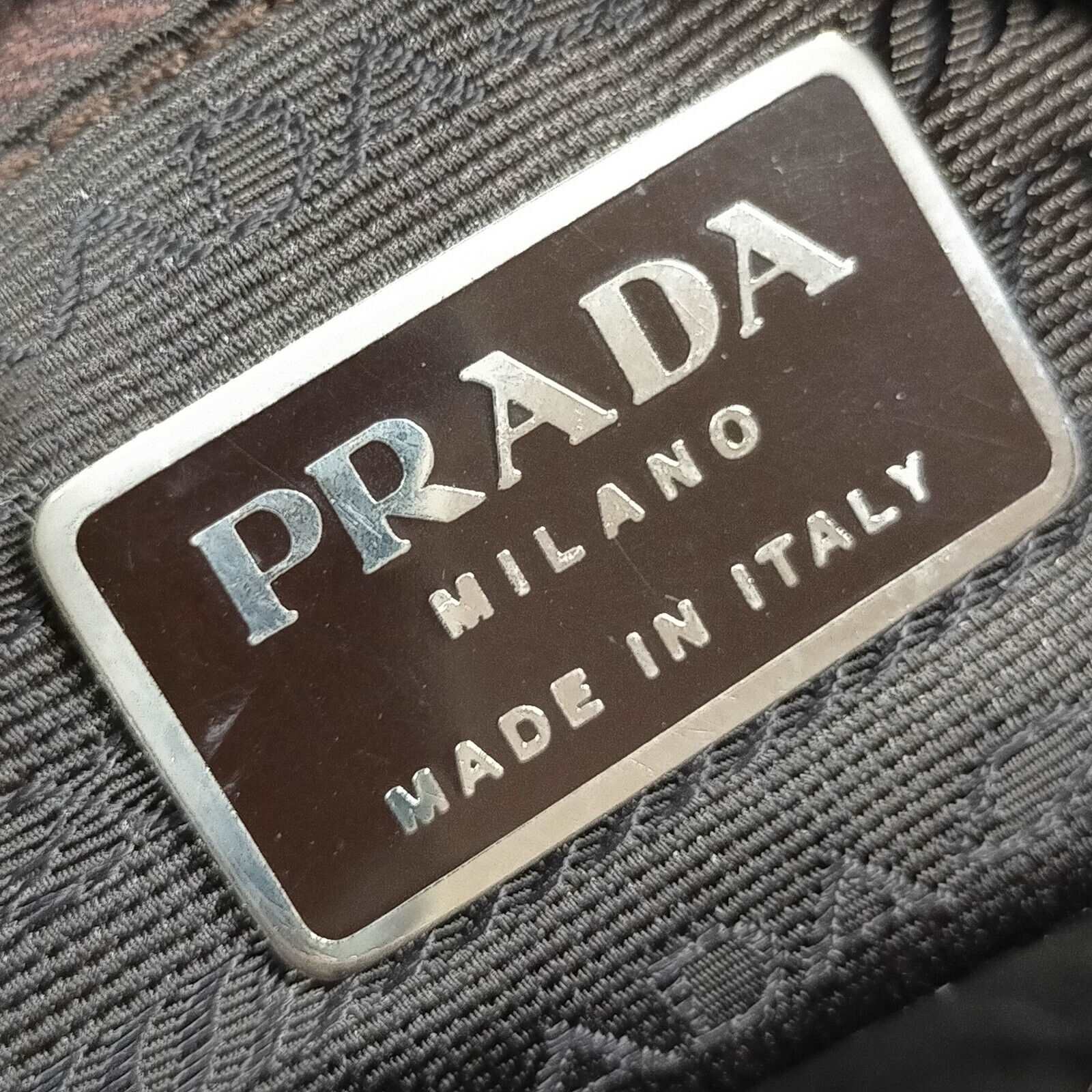 prada_tessuto_city_ebano96499829312356 - zeitlos.
