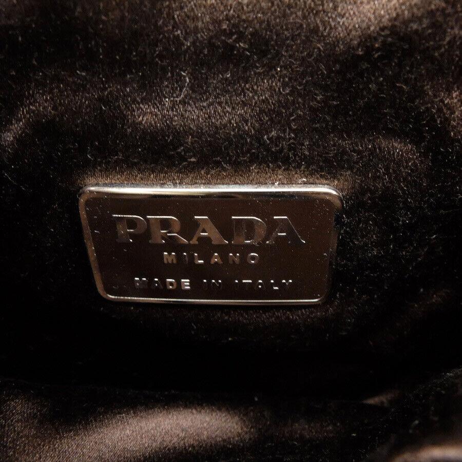 prada_triangle_logo_handbag_khaki96499849300835 - zeitlos.