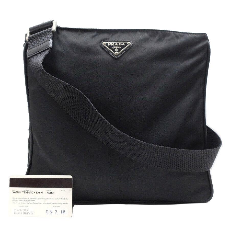 prada_triangle_logo_shoulder_bag96499852249951 - zeitlos.
