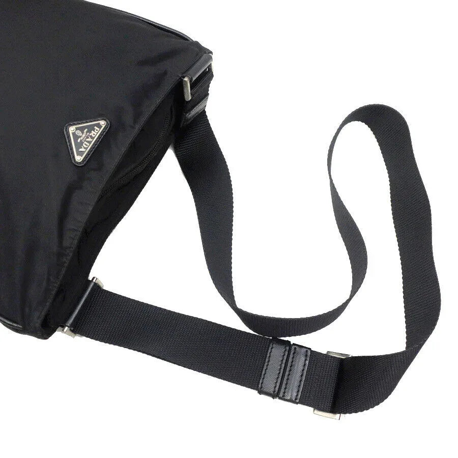 prada_triangle_logo_shoulder_bag96499852249953 - zeitlos.