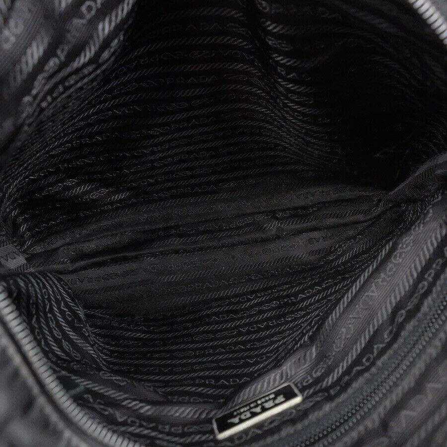 prada_triangle_logo_shoulder_bag96499852249956 - zeitlos.