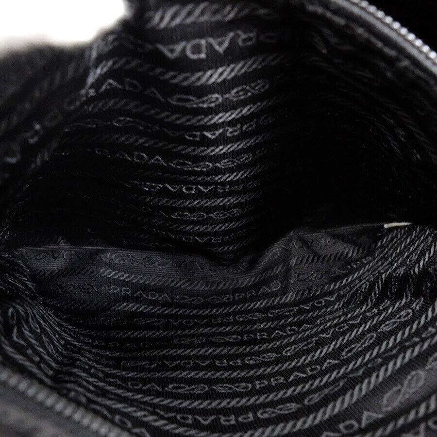 prada_triangle_logo_shoulder_bag96499852249957 - zeitlos.