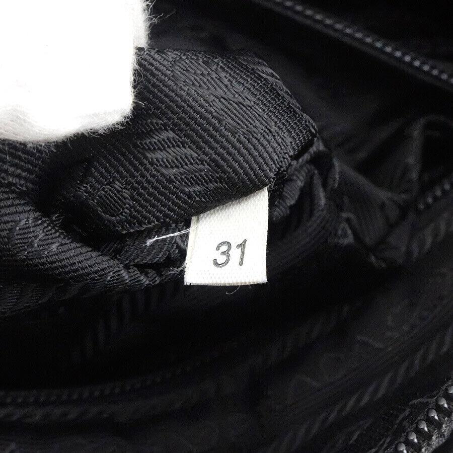prada_triangle_logo_shoulder_bag96499852249958 - zeitlos.