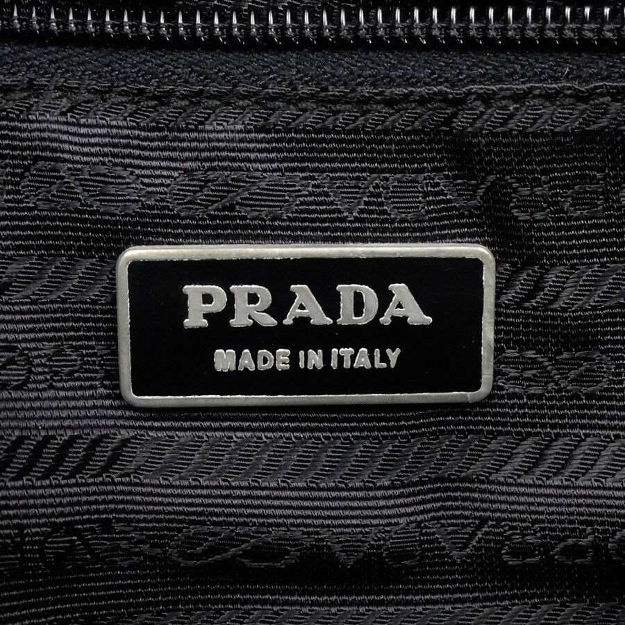 prada_triangle_logo_shoulder_bag96499852249959 - zeitlos.
