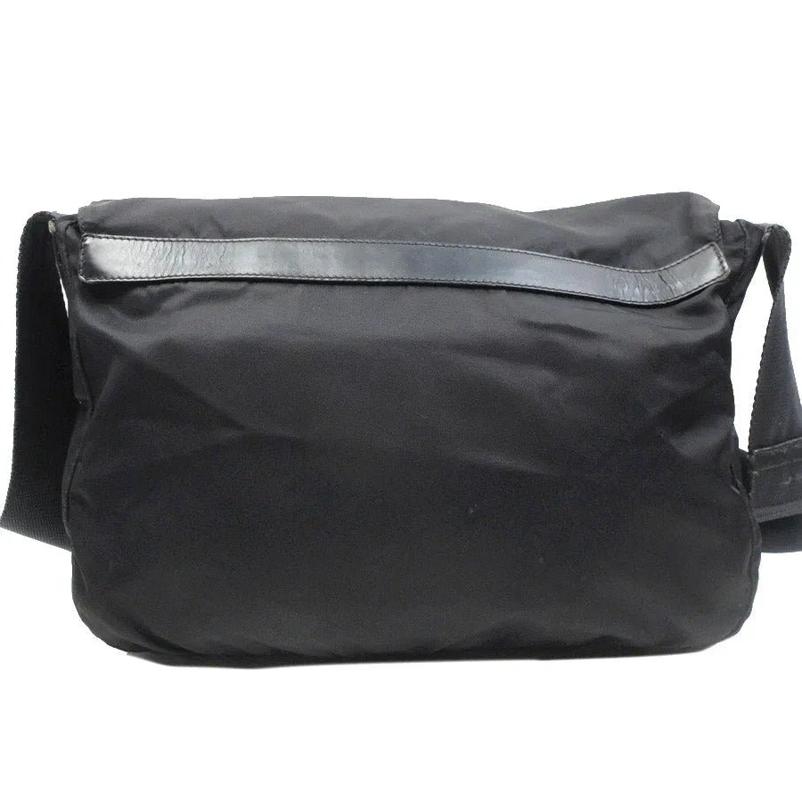 prada_triangle_logo_shoulder_bag_with_flips96499854216032 - zeitlos.