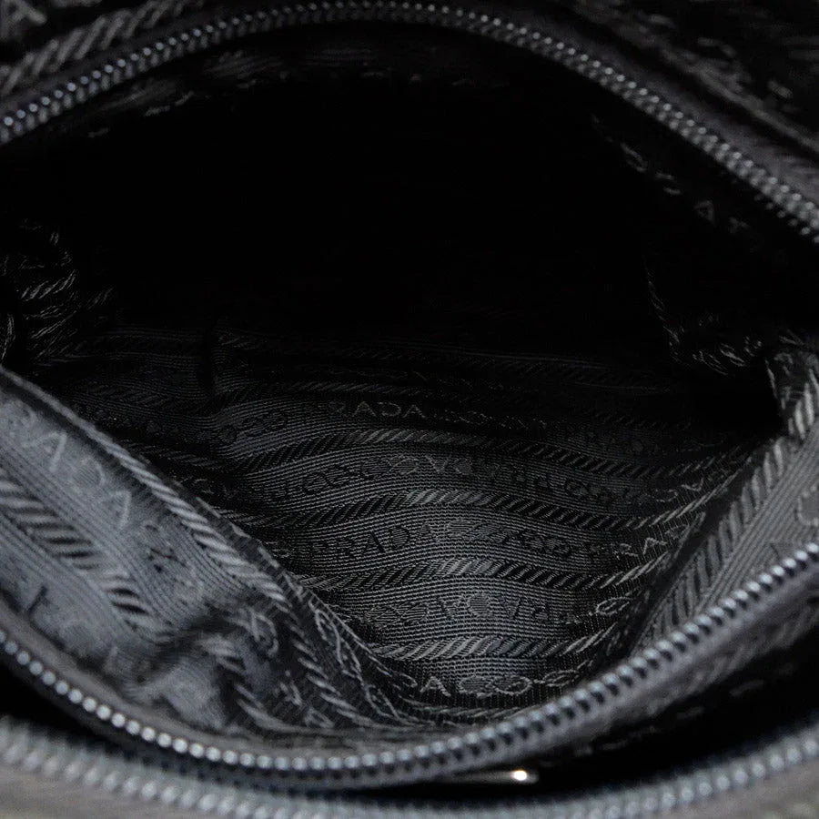 prada_triangle_logo_shoulder_bag_with_flips96499854216035 - zeitlos.