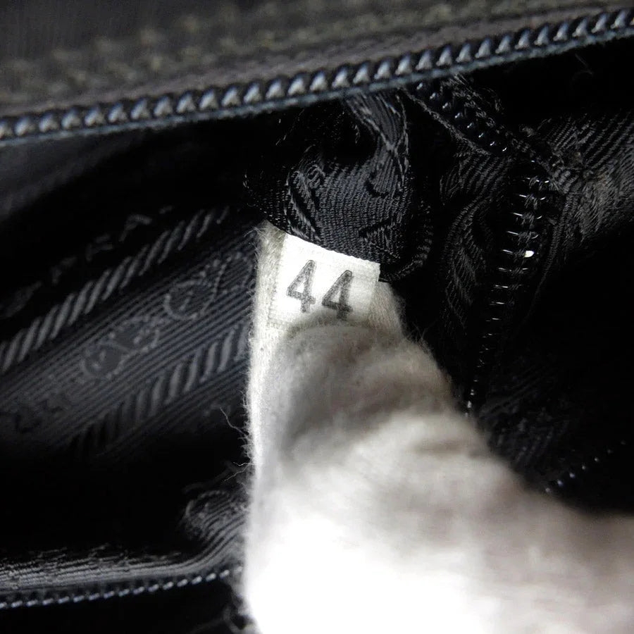 prada_triangle_logo_shoulder_bag_with_flips96499854216036 - zeitlos.