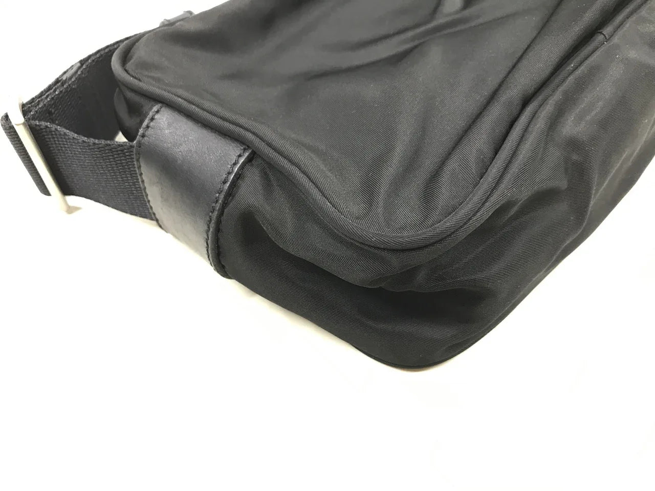 prada_triangle_shoulder_bag_black96566148467554 - zeitlos.
