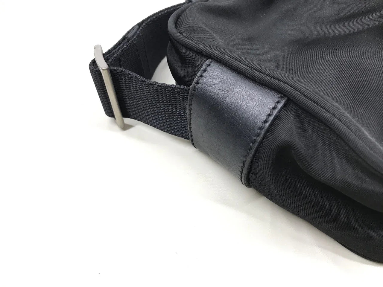 prada_triangle_shoulder_bag_black96566148467555 - zeitlos.